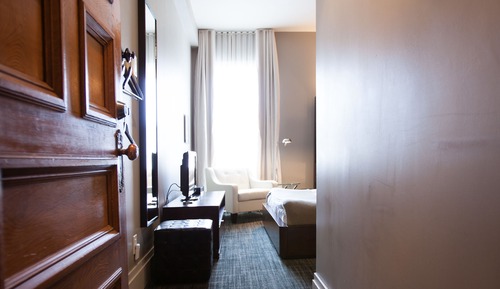 Standard Room, 1 Queen Bed, Private Bathroom