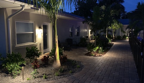 Studio, 1 King Bed, Pool View (UNIT8)