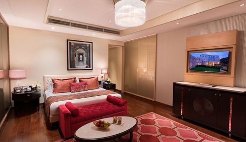 Luxury Room, 2 Twin Beds (Runway View)