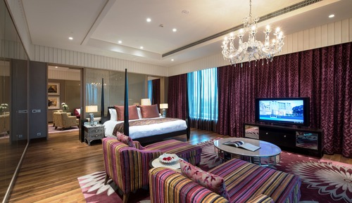 Grand Luxury Suite with Breakfast, Two Way Airport Transfers, Evening Cocktail Hours & High-Tea