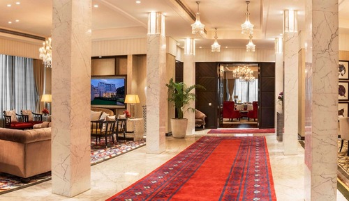 Presidential Suite with Breakfast, Two Way Airport Transfers, Evening Cocktail Hours & High-Tea