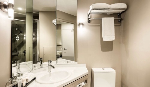 Standard Room, 1 King Bed