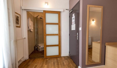 Double Room, Bathtub