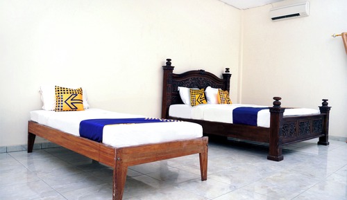 Economy Triple Room