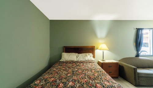 Room, 1 King Bed, Non Smoking, Kitchenette