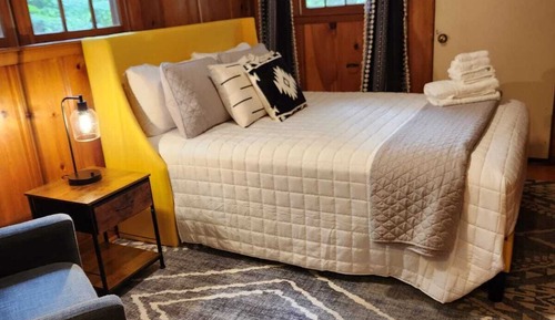 Classic Room, 1 Queen Bed, Patio, Ground Floor