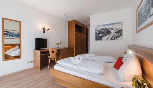 Classic Double Room, Balcony, Mountain View