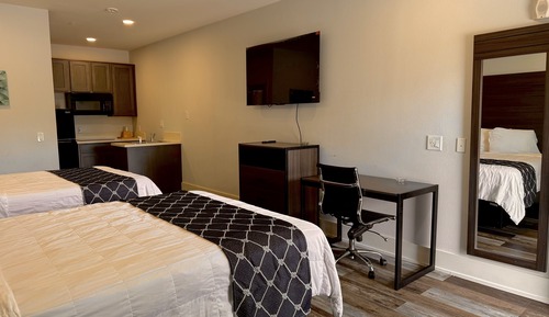 Single Room, 2 Queen Beds, Smoking