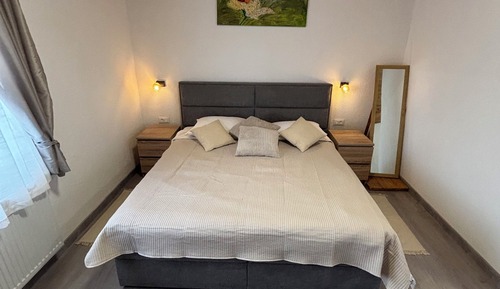 Deluxe Double room with King size bed, Garden View (1)