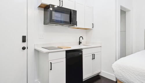 Design Studio Suite, 1 Double Bed, Non Smoking, Private Bathroom