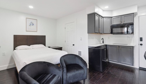 Deluxe Studio Suite, 1 Double Bed, Non Smoking, Private Bathroom