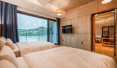 Superior Twin Room, Balcony, Lake View