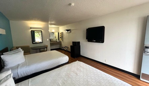 Deluxe Room, 2 Queen Beds, Non Smoking, Kitchenette