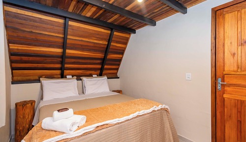 Deluxe Chalet, 2 Queen Beds, Jetted Tub, Lake View