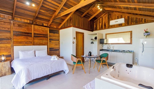 Comfort Cabin, Jetted Tub, Pool View