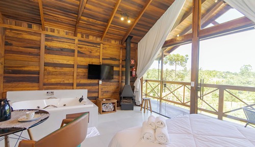 Comfort Cabin, Jetted Tub, Pool View