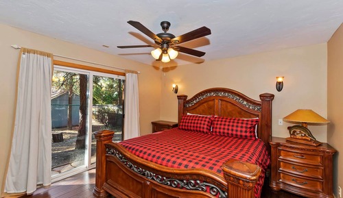 Superior Cabin, Multiple Bedrooms, Hot Tub, Mountain View