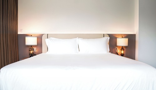 Deluxe Single Room, 1 King Bed, Balcony, Pool View