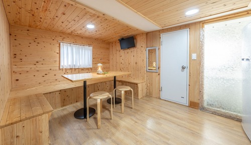 Basic Room, 2 Bedrooms (Deluxe Caravan No. 9 (Spa/BBQ))