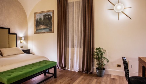 Superior Room, Courtyard View (Lino)