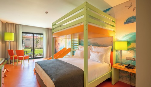 Family Room (NEP, 2 Adults + 1 Child)