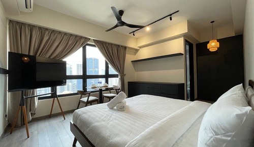 Honeymoon Suite