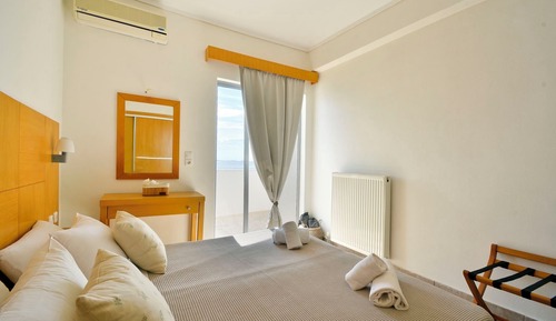 Basic Apartment, Pool View