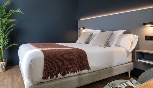 Penthouse, Jetted Tub