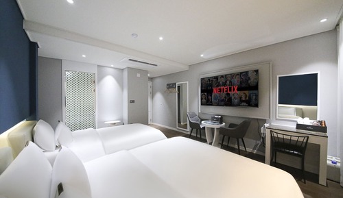 Twin Room, Lake View