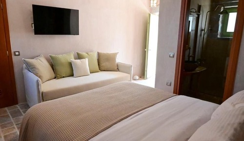 Luxury Quadruple Room, Beach View