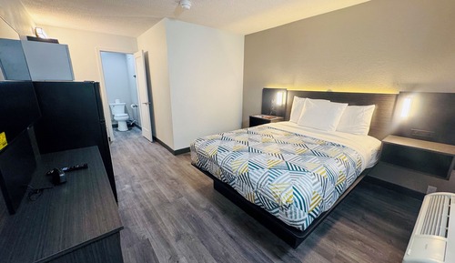 Standard Room, 1 Queen Bed, Non Smoking