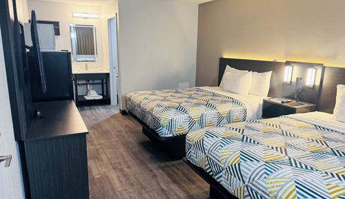 Standard Room, 2 Queen Beds, Non Smoking, Kitchenette