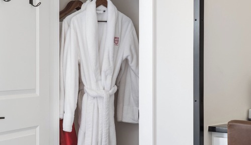 Pet Friendly Two Bedroom/Two Bathroom Suite