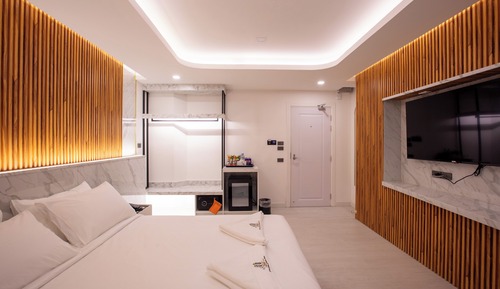 Standard Queen with Balcony