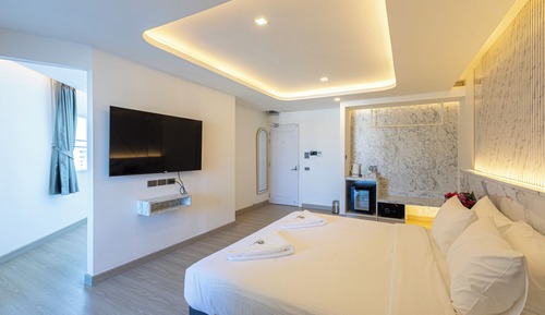 King and Bunk with Bathtub