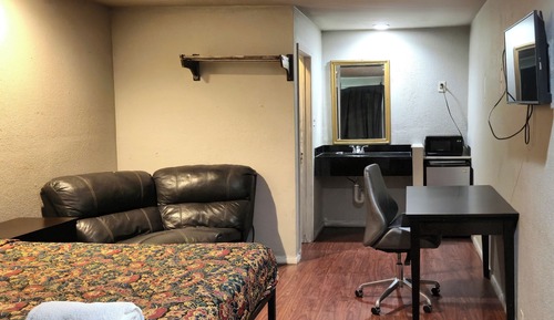 Room, 1 King Bed, Smoking