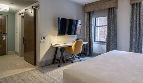 Room, 1 King Bed, Accessible (Mobility & Hearing, Roll-in Shower)