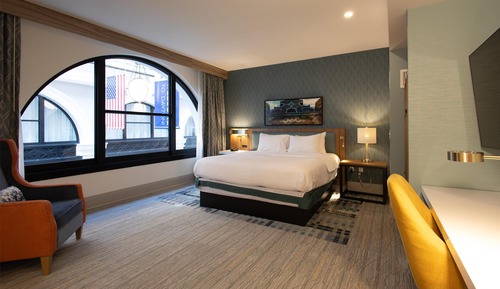 Room, 1 King Bed (Arcade View)