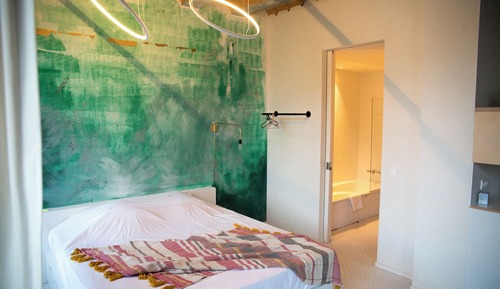City Apartment, 1 King Bed