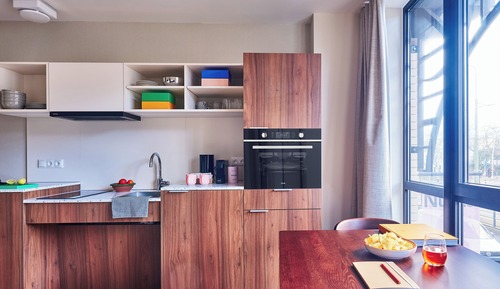 Large Studio with Kitchen - Accessible