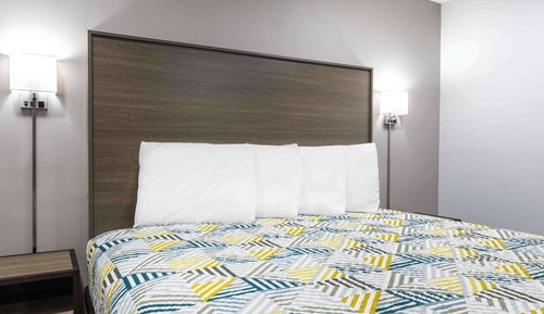 Standard Room, 1 King Bed, Non Smoking, Refrigerator & Microwave