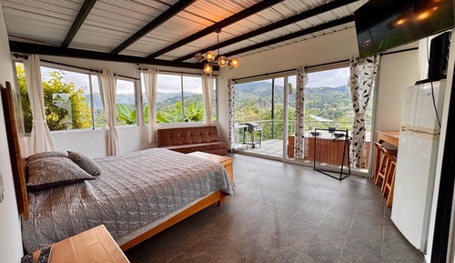 Luxury Cabin, Garden View