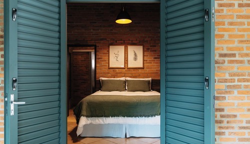 Comfort Room, Lake View