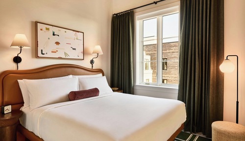 Studio, 1 King Bed (Hearing Accessible)