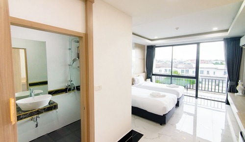 Deluxe Twin Room, City View