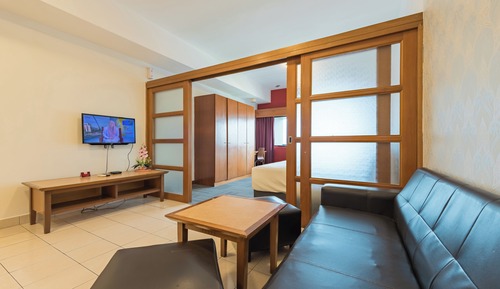 Deluxe Studio