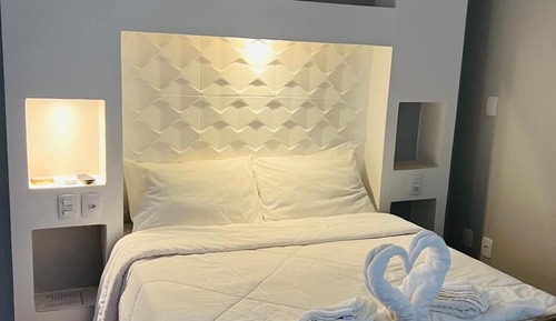 Deluxe Room, 1 Queen Bed, Air conditioning