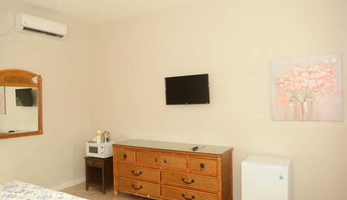 Deluxe Studio