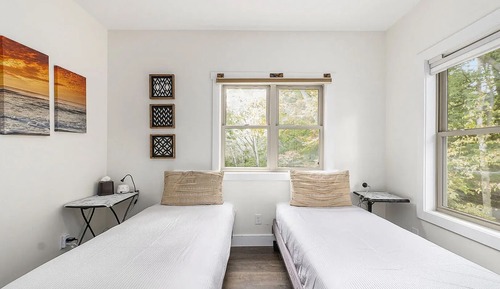 Room, Balcony