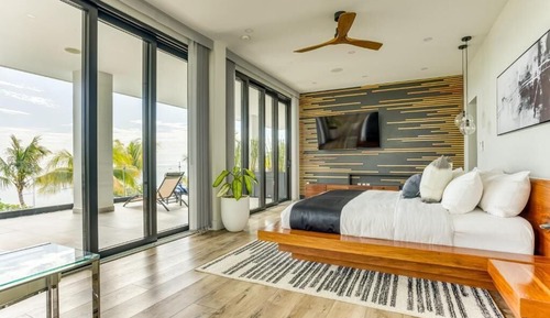 Majesty Luxury Master Bedroom Suite (Lock Off), Balcony, Sea View